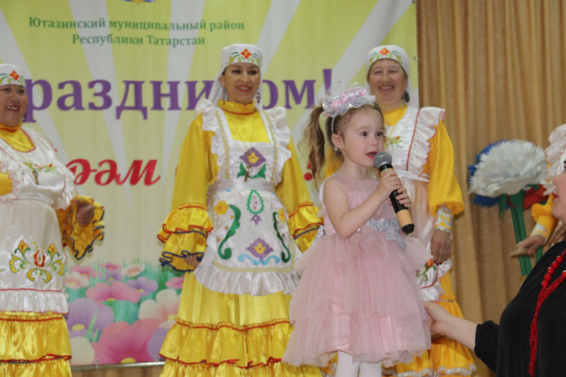 Нам мама тихо говорила… не забывать родные песни