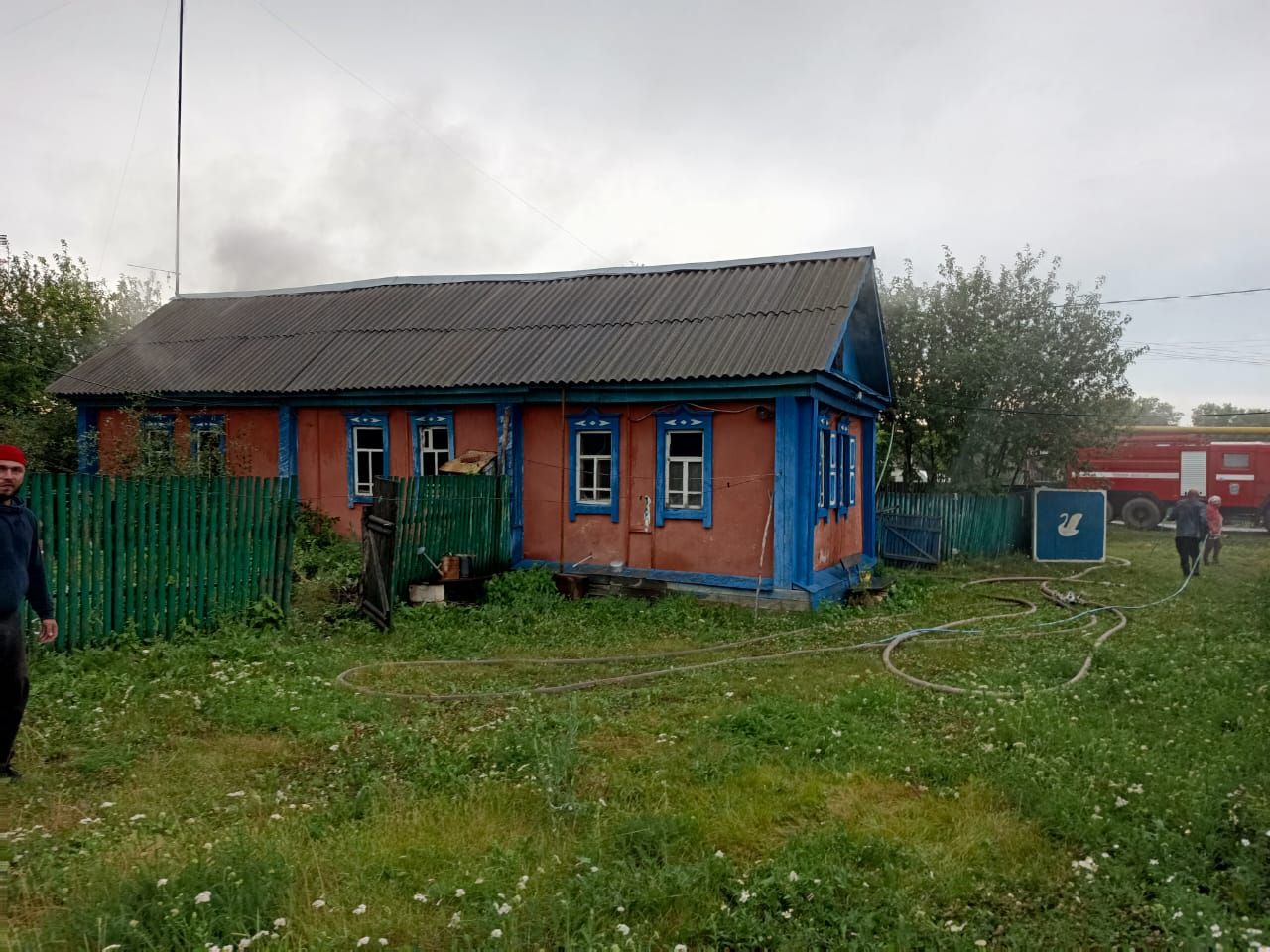 В селе Байряки-Тамак загорелся дом