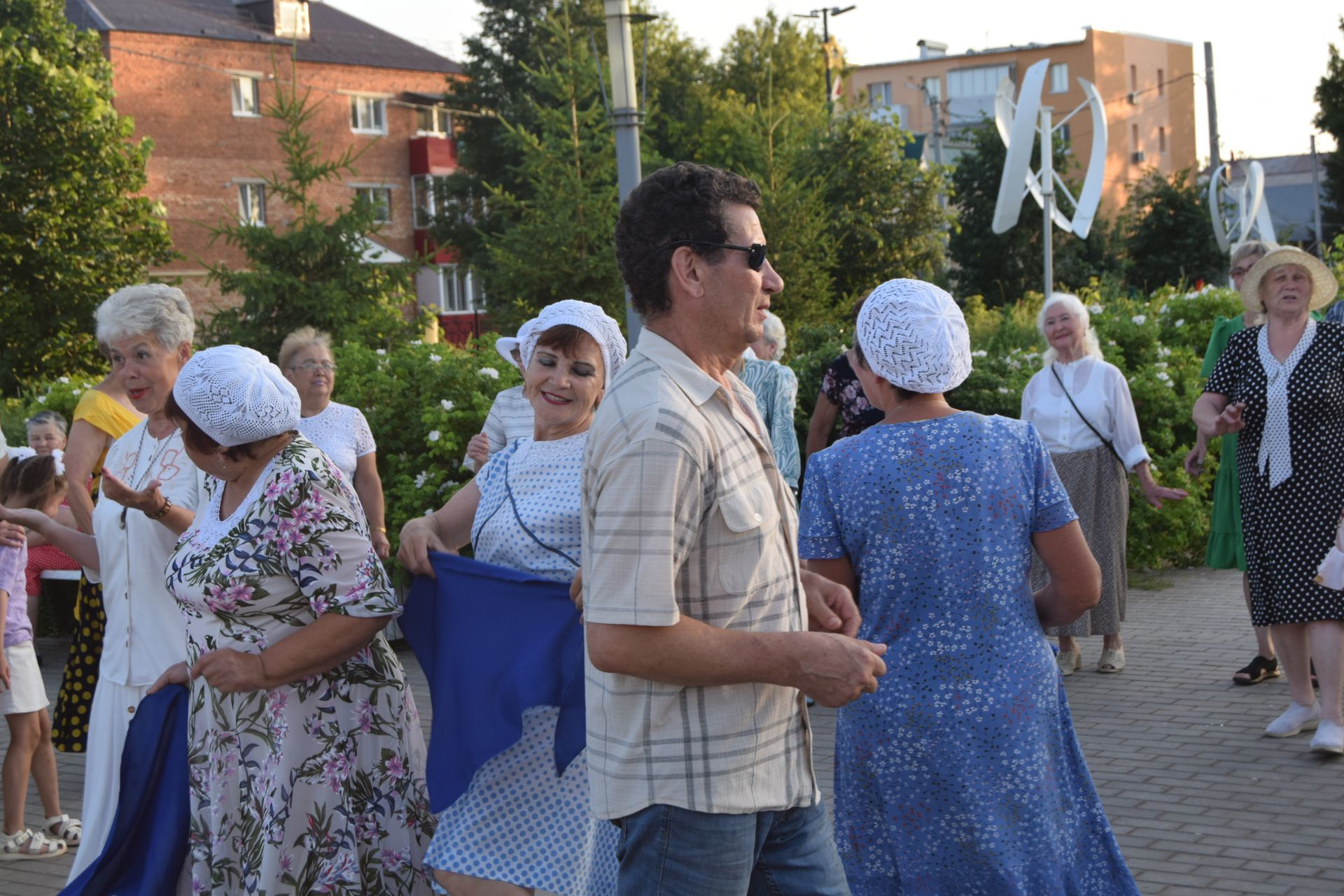 Вечер вальса прошел в уруссинском парке