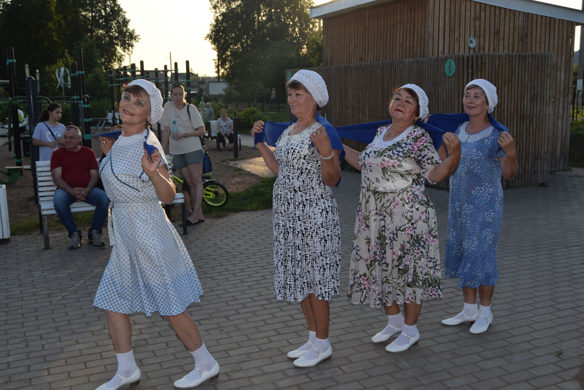 Вечер вальса прошел в уруссинском парке