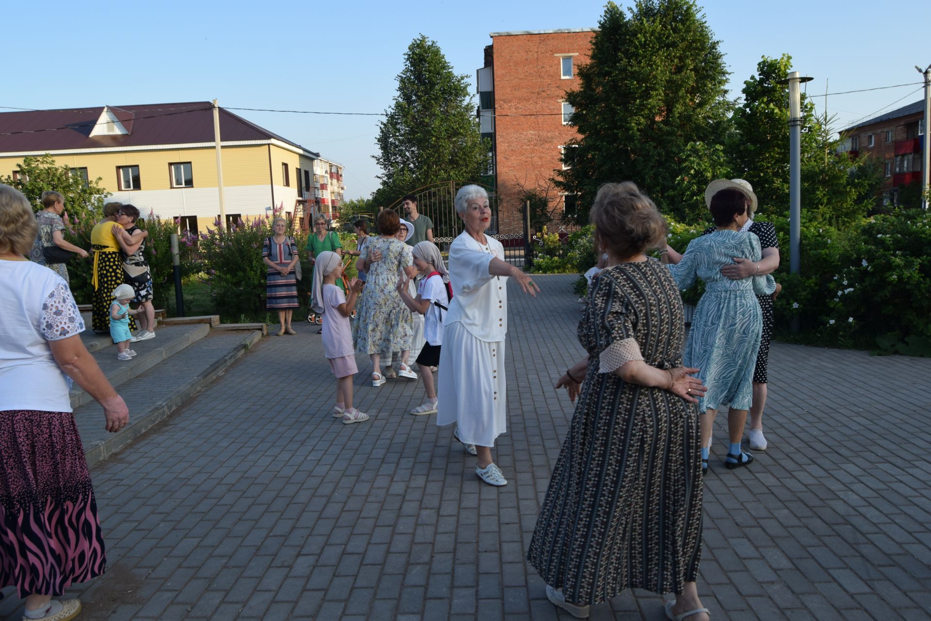 Вечер вальса прошел в уруссинском парке