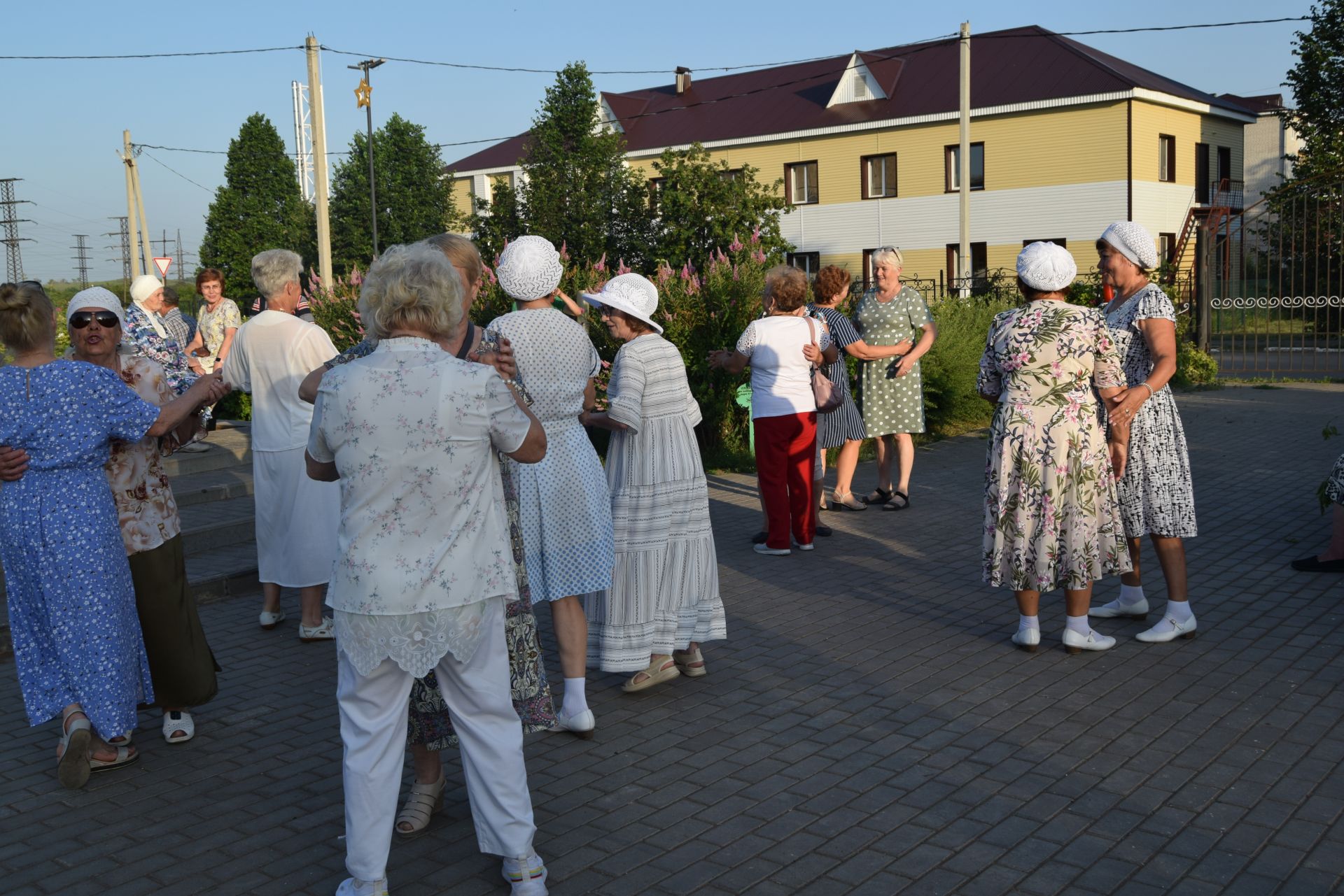 Вечер вальса прошел в уруссинском парке