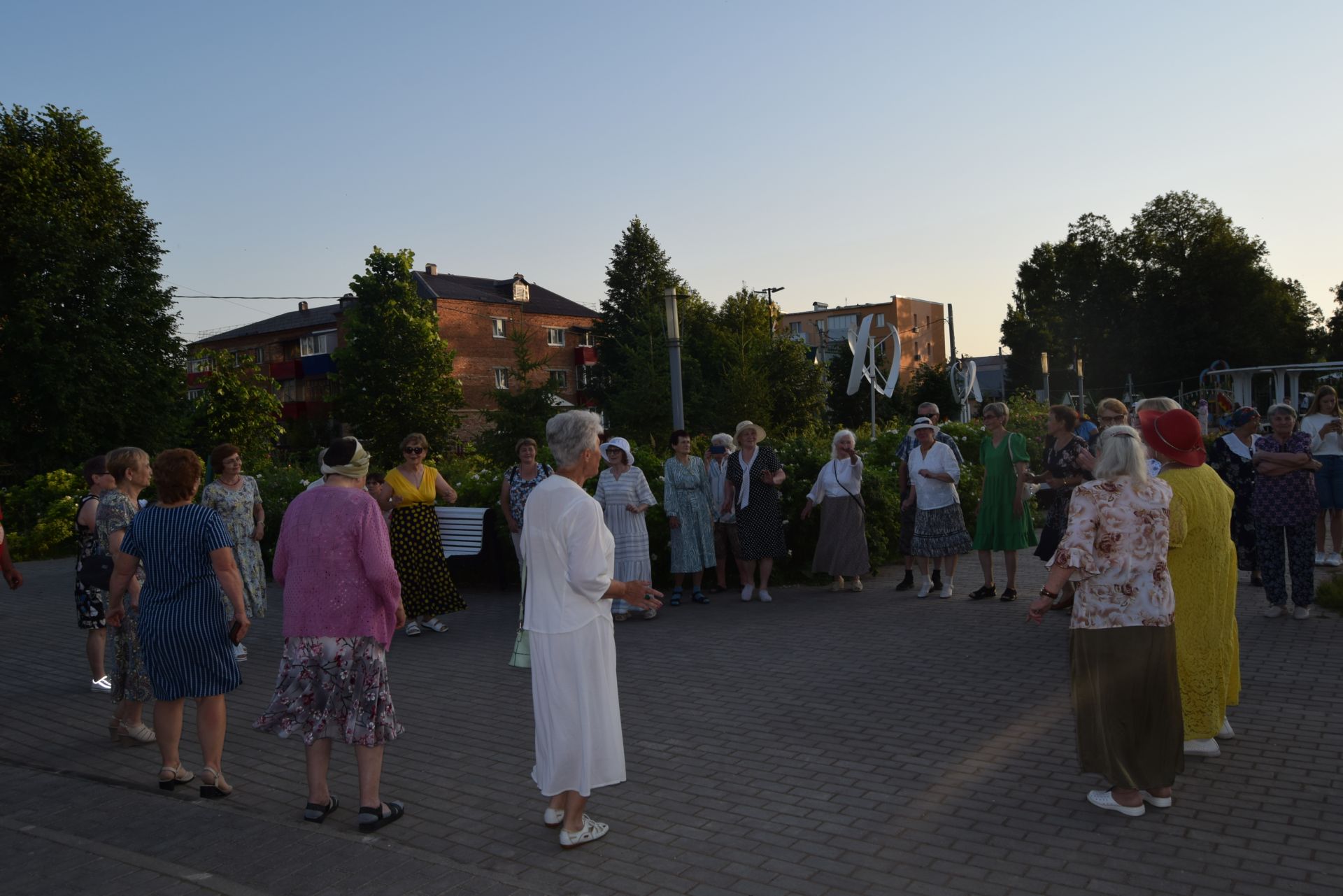 Вечер вальса прошел в уруссинском парке