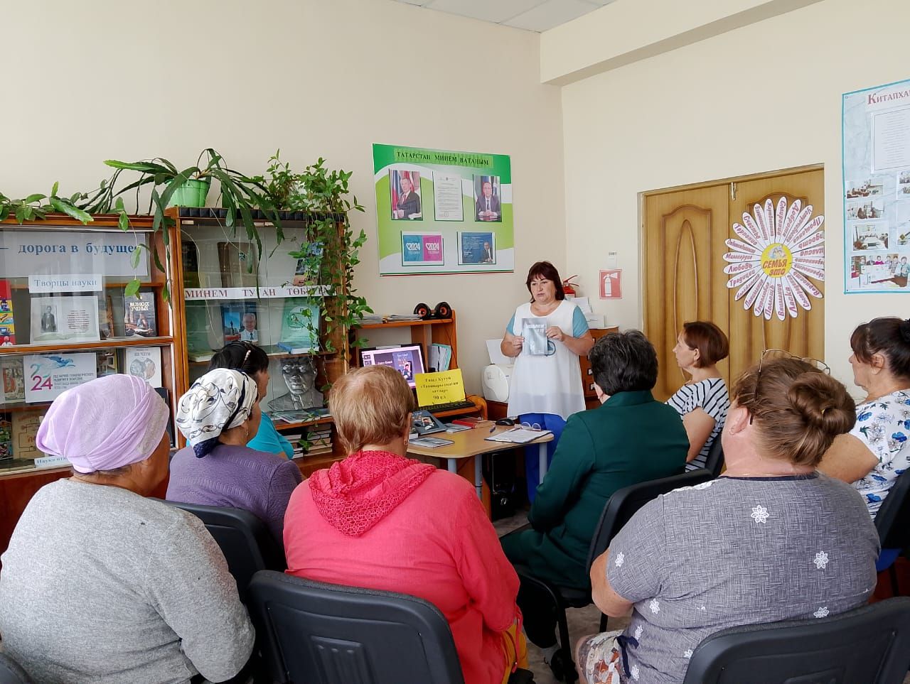 В Каракашлинской сельской библиотеке провели литературный час «Адель Кутуй в наших сердцах»