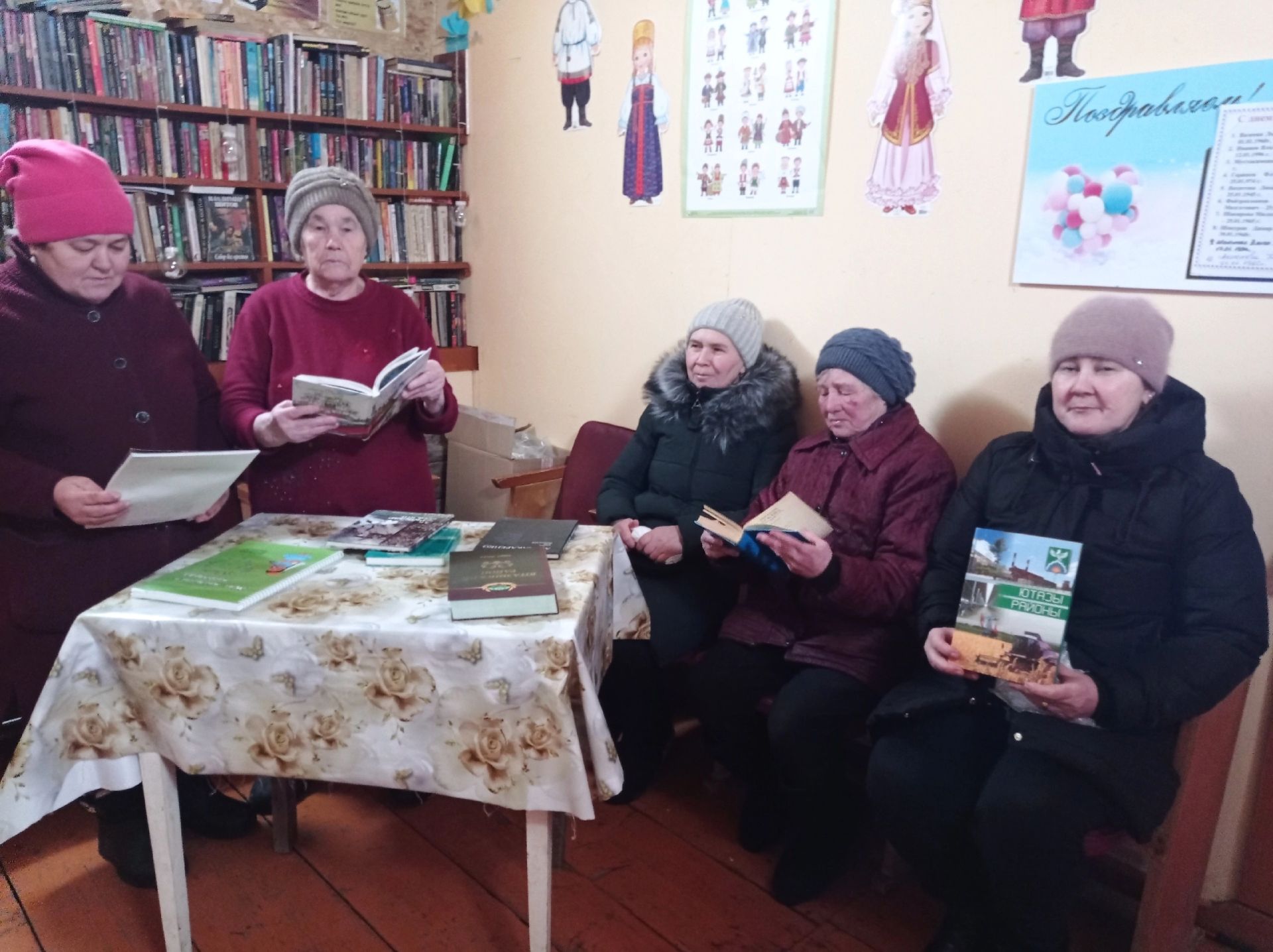 В уютном зале сельского клуба Кряш-Буляк прошла литературная гостиная под названием «Читаем с настроением»