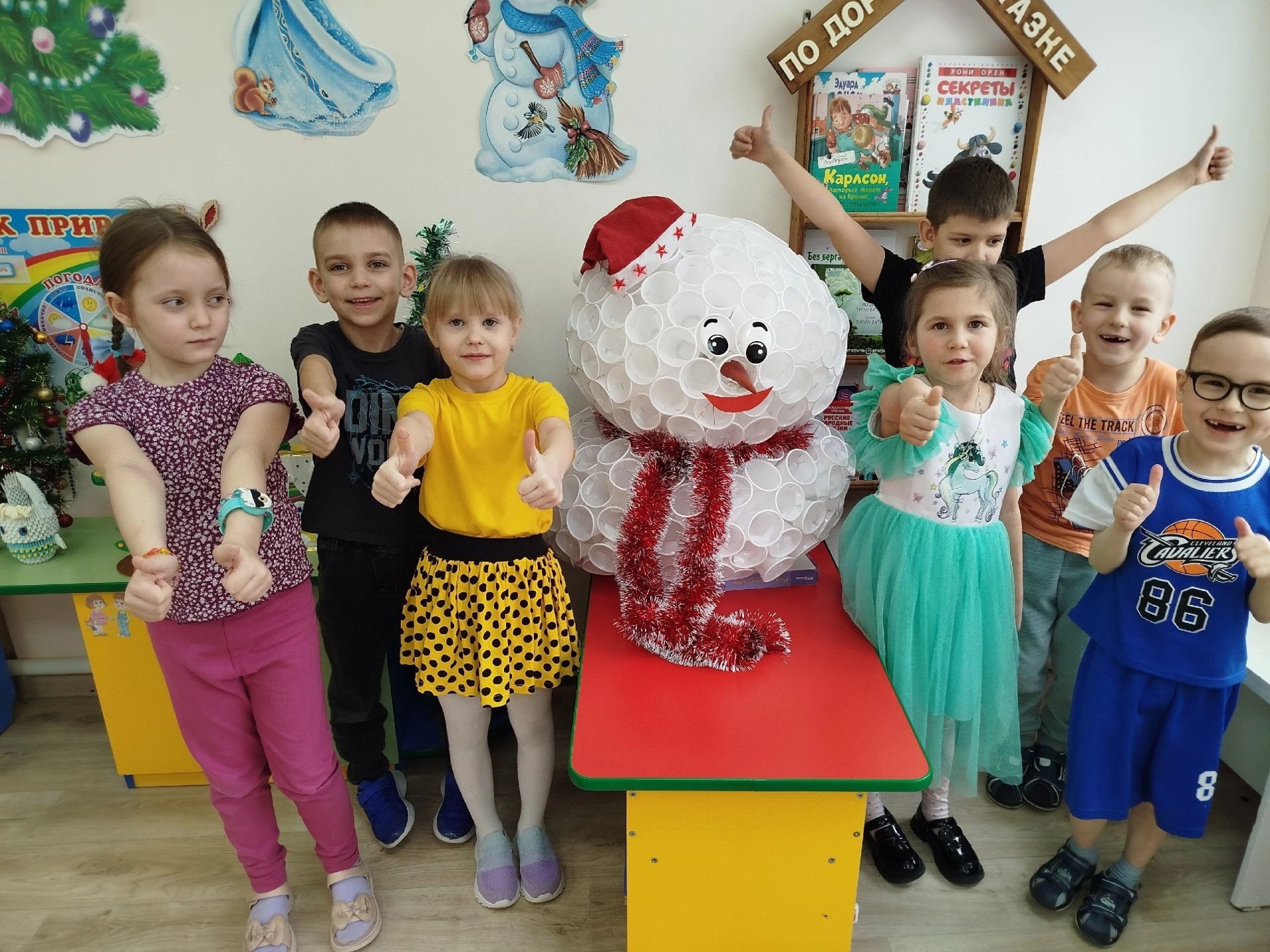 Дети создавали собственные образы сказочного зимнего персонажа с горячими сердцами и творческим вдохновением