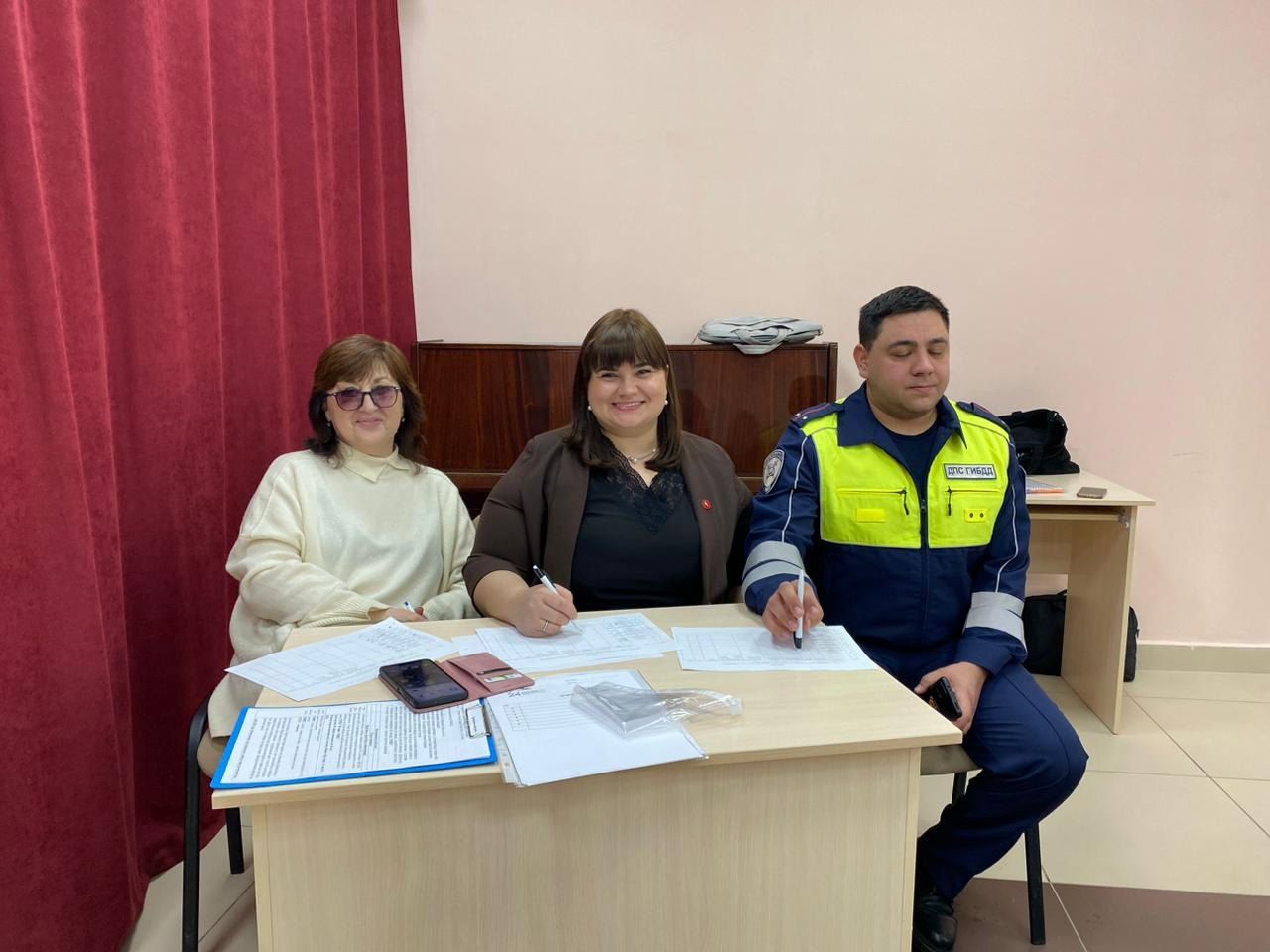 Сегодня прошел конкурс команд среди учителей начальных классов на знание ПДД
