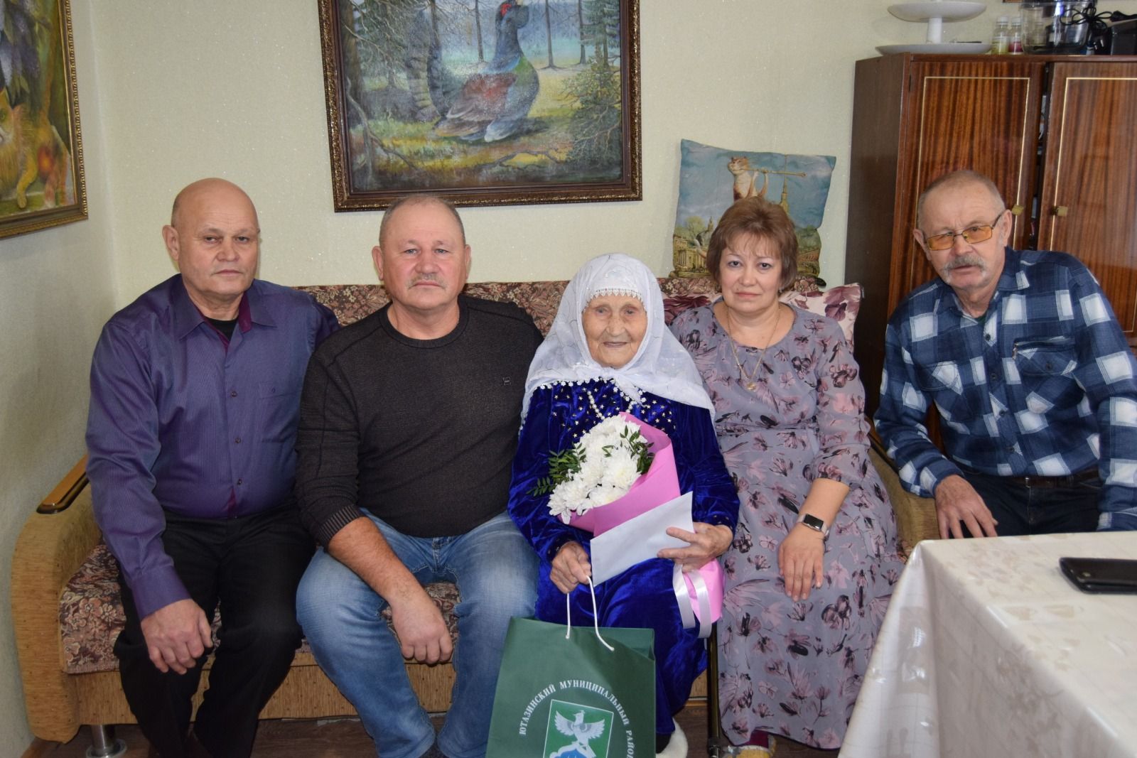 Славных ютазинских юбиляров поздравило руководство района
