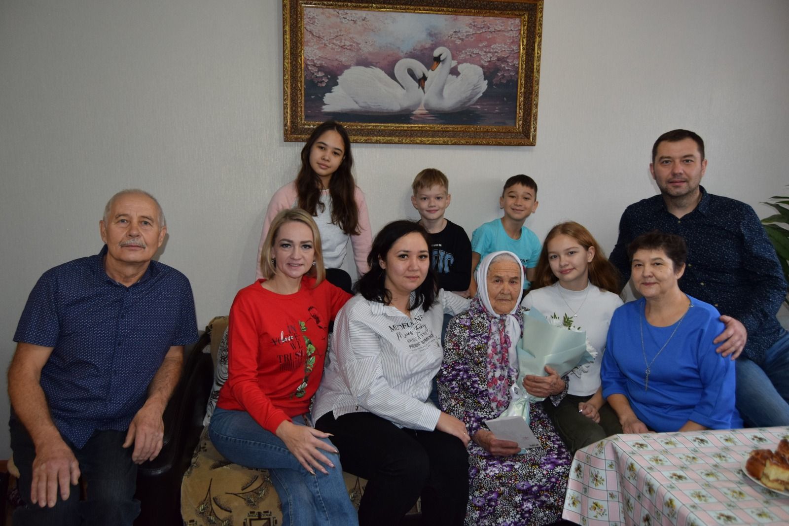 Славных ютазинских юбиляров поздравило руководство района