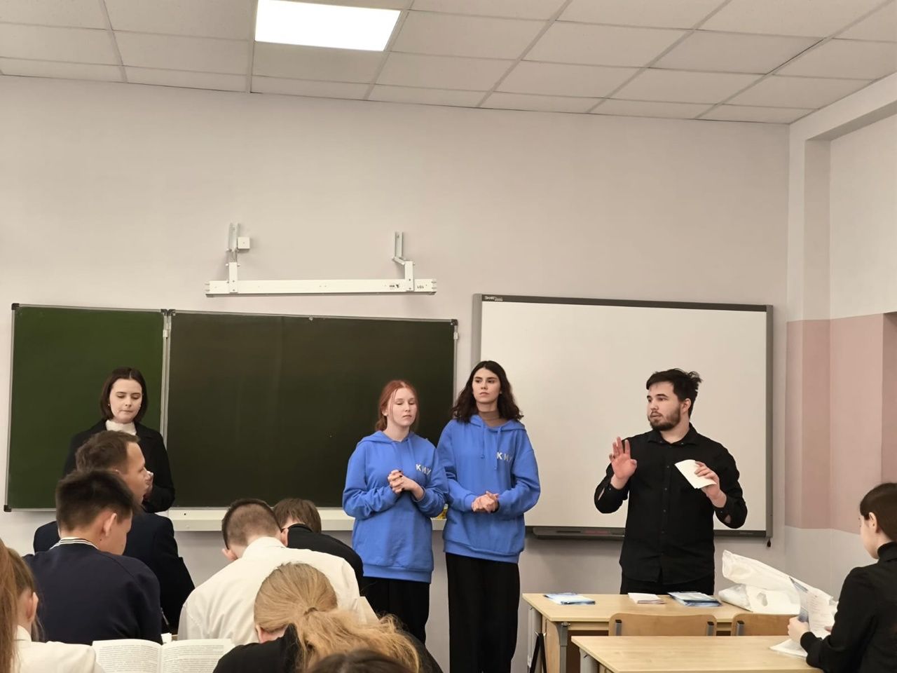 Выпускники КИУ посетили школу № 2