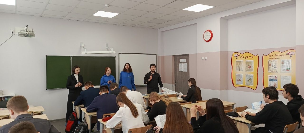 Выпускники КИУ посетили школу № 2