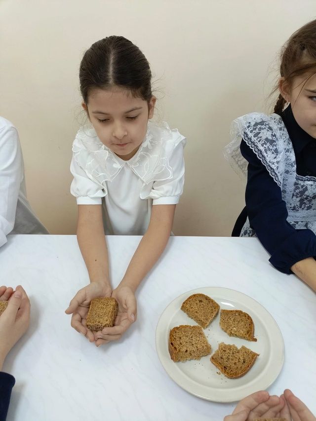 В Уруссинской  школе № 3 состоялось мероприятие, посвященное 81-й годовщине освобождения Ленинграда от фашистской блокады.
