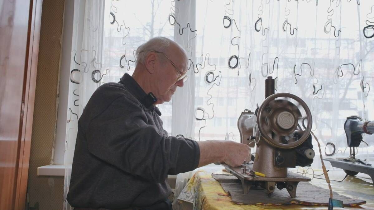 Супруги из Нижнекамска связали 2 тыс. носков для бойцов СВО