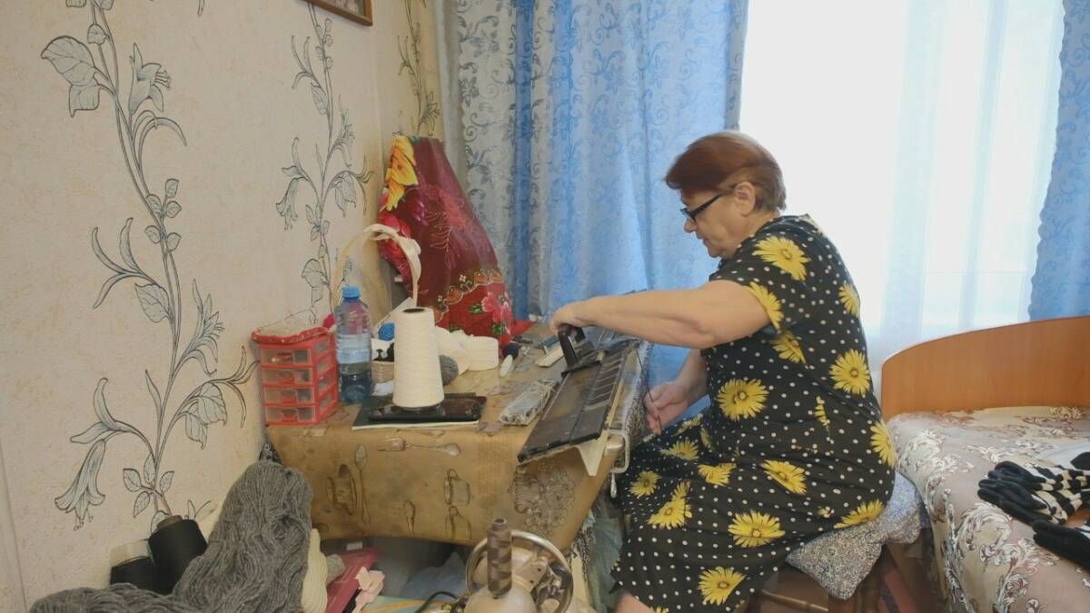 Супруги из Нижнекамска связали 2 тыс. носков для бойцов СВО