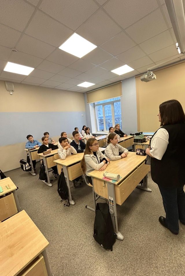 Сотрудники центра «Форпост» и ПМК «Атлант» провели встречу с учащимися школы № 2, приуроченную к памяти жертв Холокоста