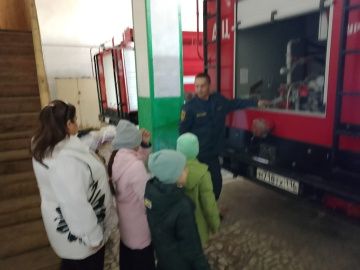 Заглянули в гости к огнеборцам