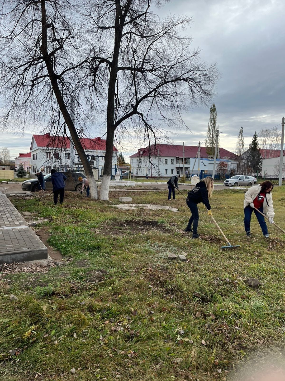 Работники культуры Ютазинского района вышли на общепоселковый субботник