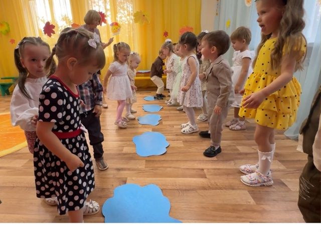 В гости к ребятам пришла золотая Осень