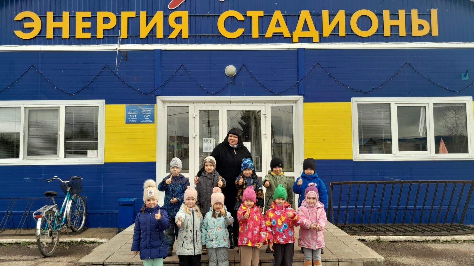 Воспитанники Уруссинского детского сада №3 собрали посылку с носочками для участников СВО