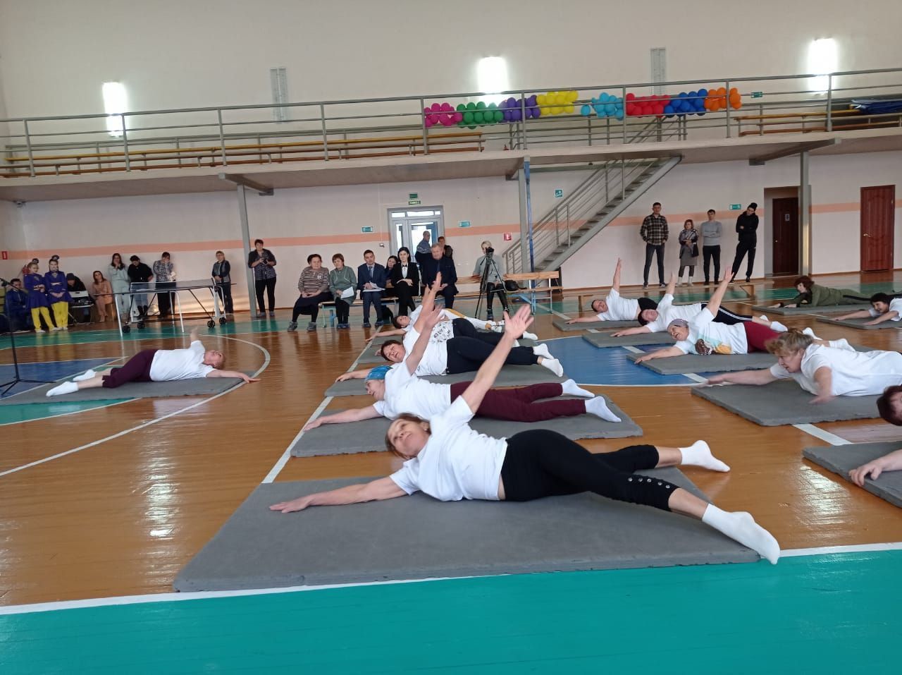 Байрякинки заслуженный отдых совмещают с гимнастикой