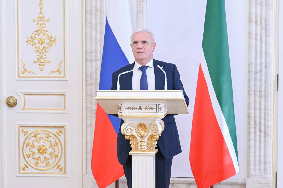 Минниханов вручил премии за развитие гражданского общества
