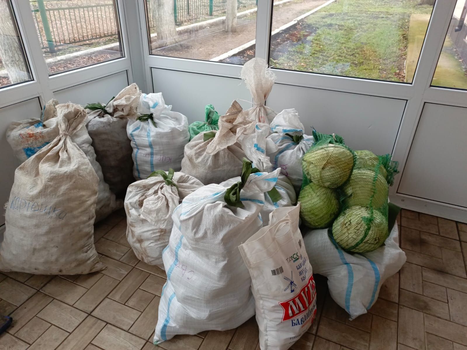 Посылка не только с продуктами, но и с теплом