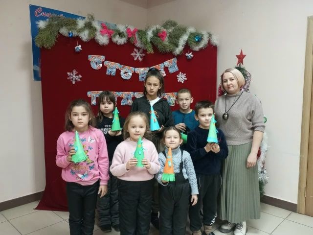Новогодняя мастерская: создание праздничной ёлочки