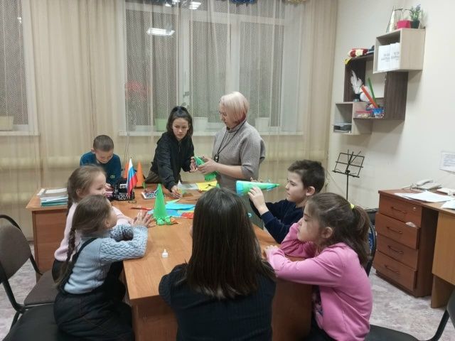 Новогодняя мастерская: создание праздничной ёлочки