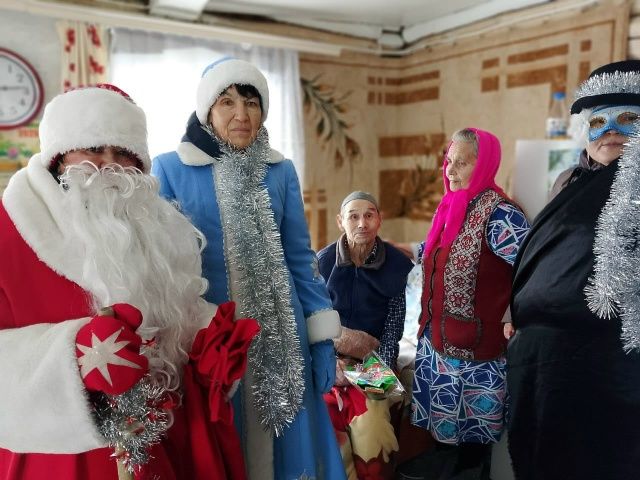Волшебство для каждого: Дед Мороз дарит тепло