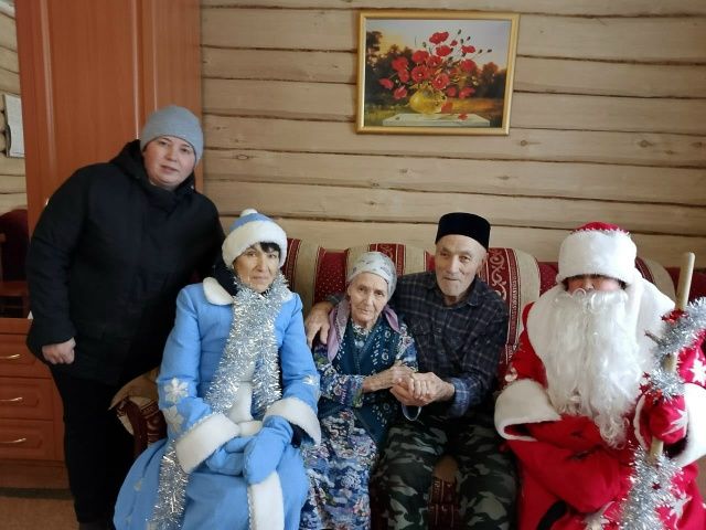 Волшебство для каждого: Дед Мороз дарит тепло