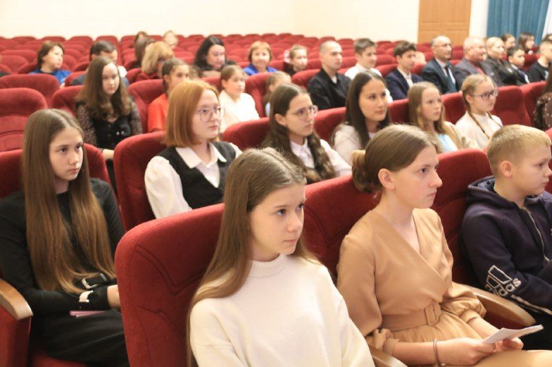 В районе зажглась новогодняя елка для самых талантливых ребят