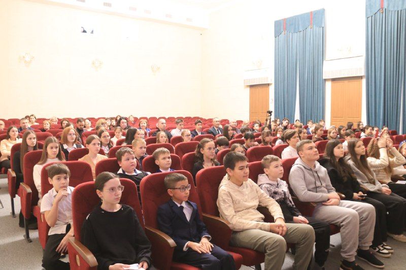 В районе зажглась новогодняя елка для самых талантливых ребят