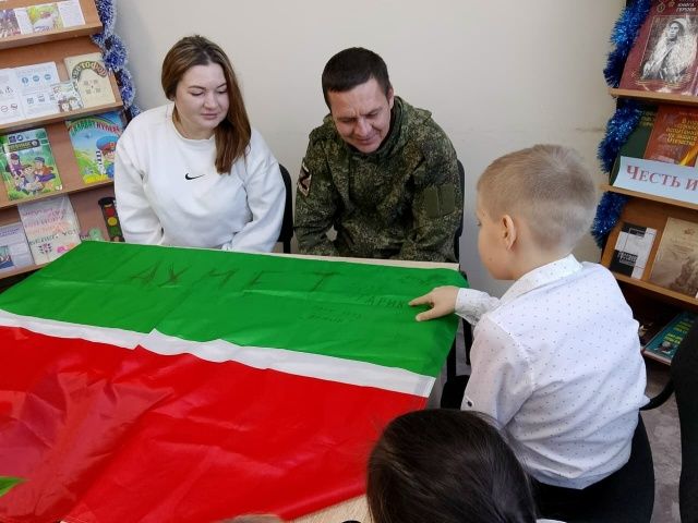 Встреча с героем: история флага и уроки мужества