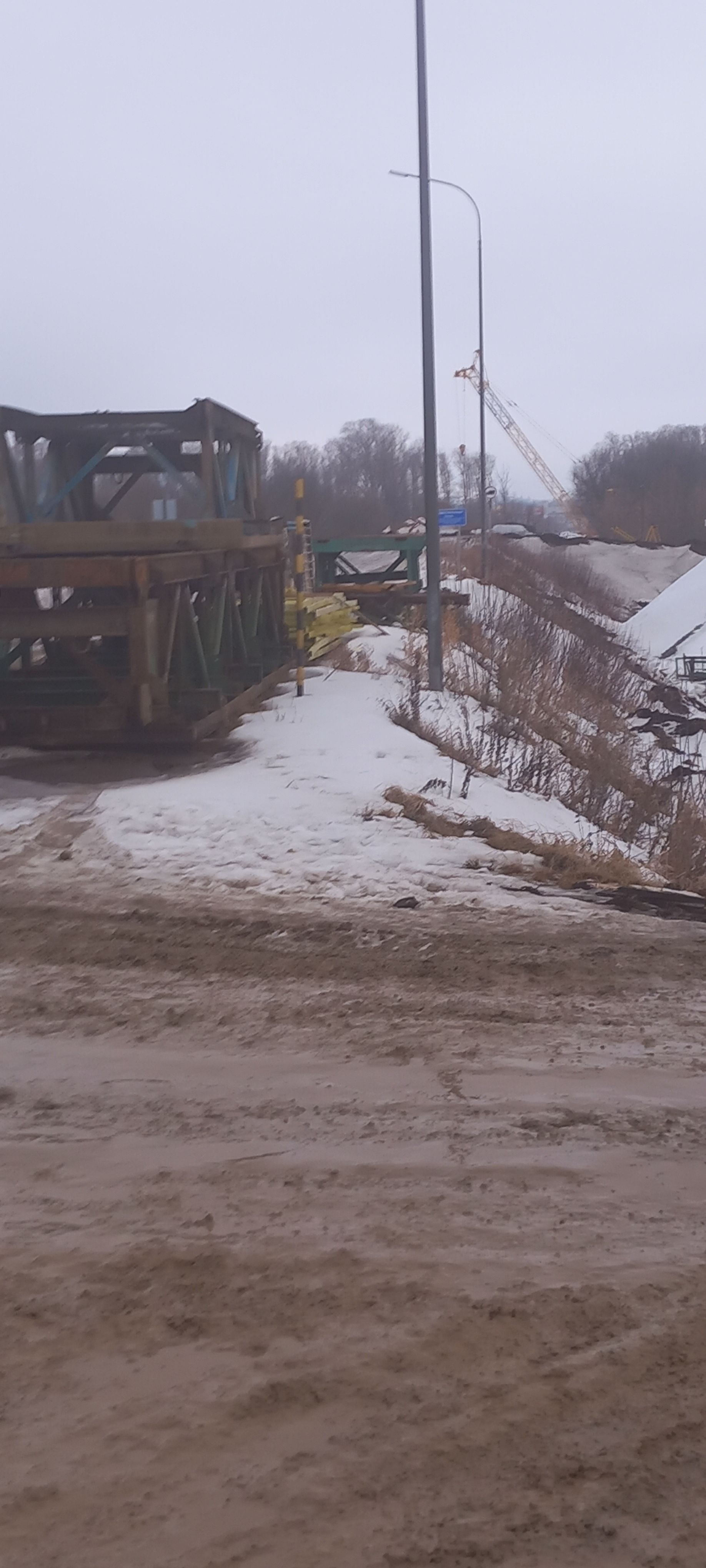 Продолжается реконструкция моста через реку Ик