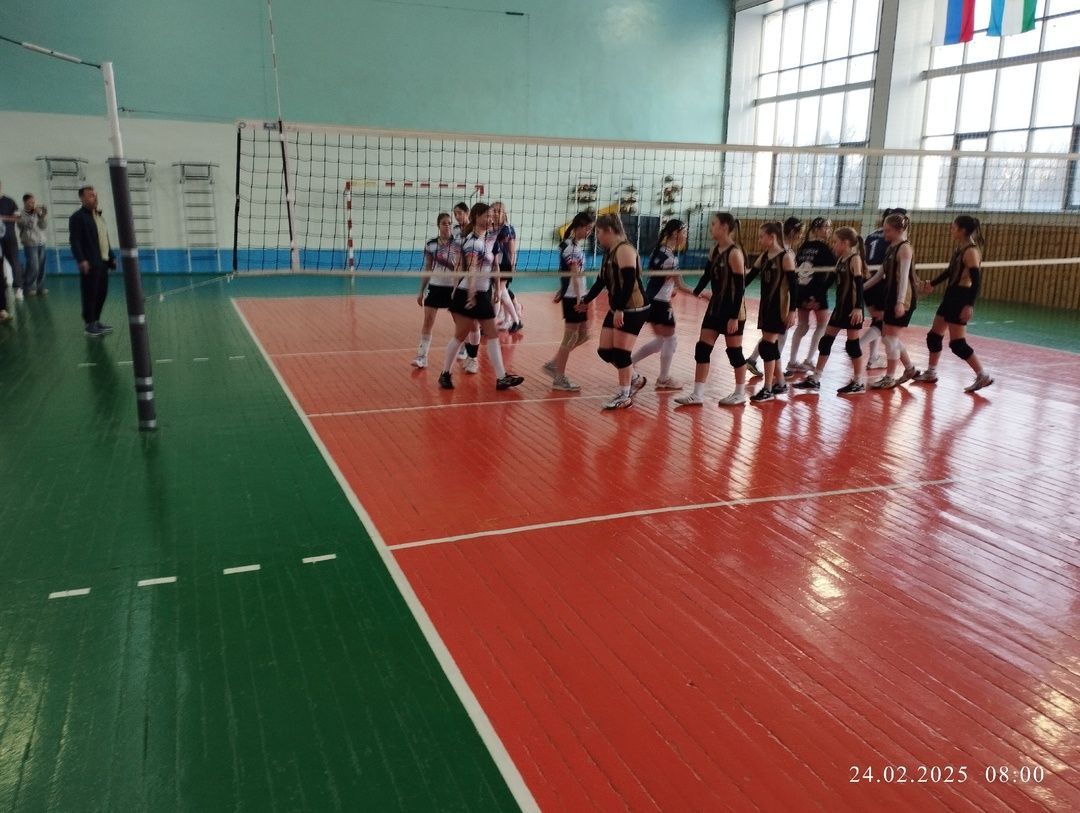 Команда „Уруссинка“ дебютировала на республиканском турнире по волейболу в Туймазах