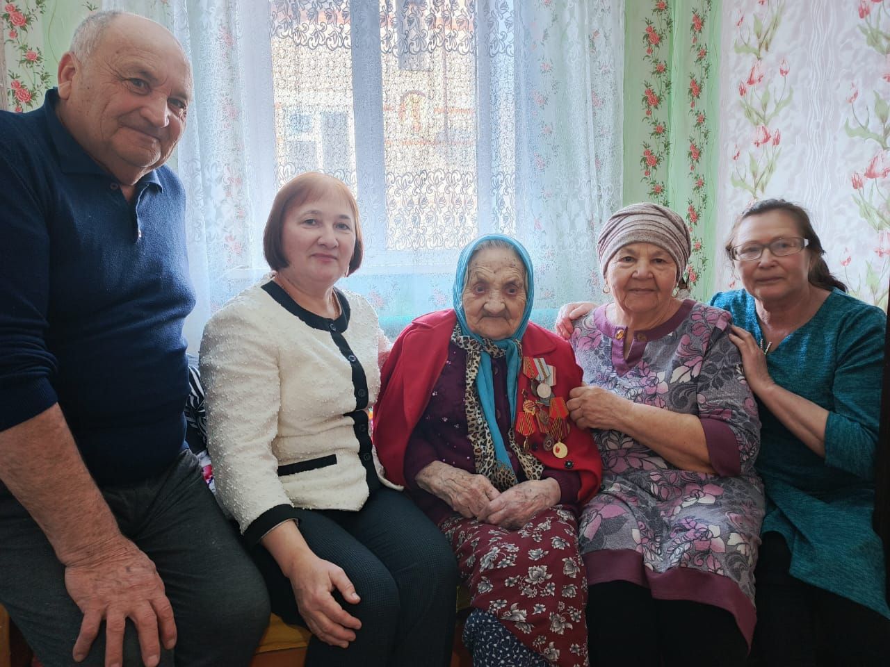 Тепло и уважение: вручение медалей ветеранам Ютазинского района