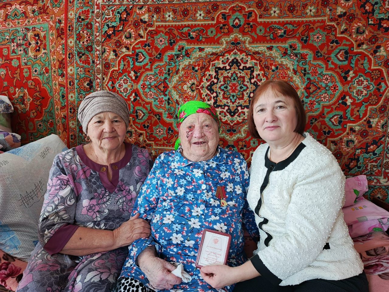Тепло и уважение: вручение медалей ветеранам Ютазинского района