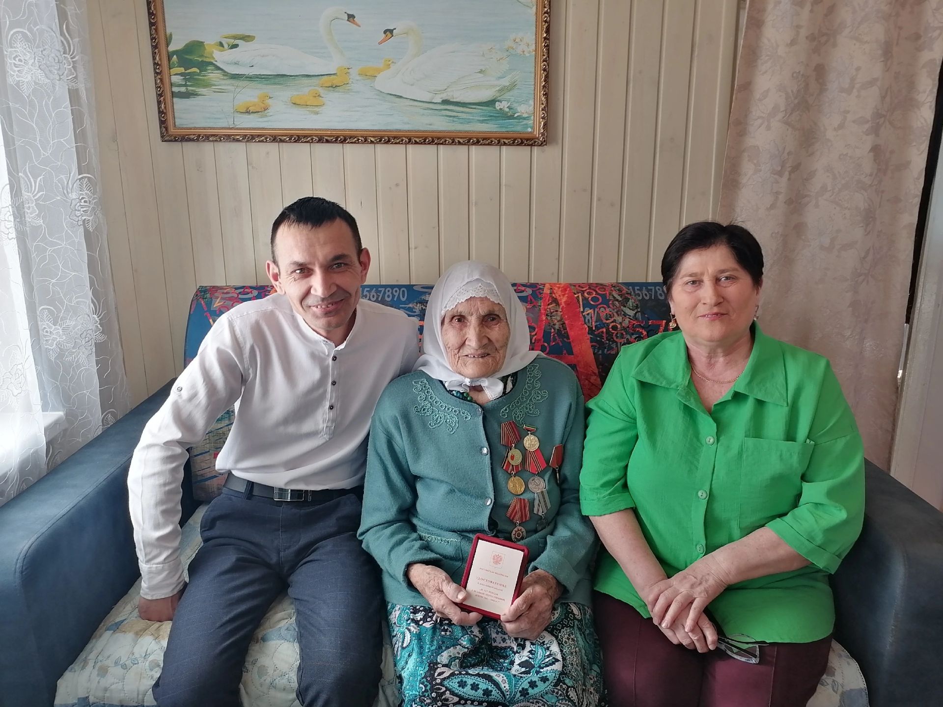Вручение медали «80 Лет Победы» в селе Новый-Каразерик