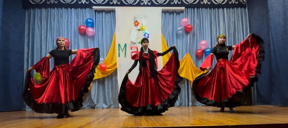 Праздничный концерт ко Дню 8 Марта в Старо-Уруссинской школе