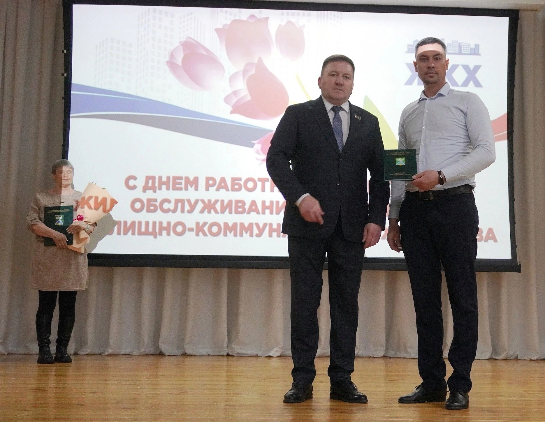 Торжественное мероприятие в честь Дня работников бытового обслуживания населения и ЖКХ прошло в Уруссинской гимназии