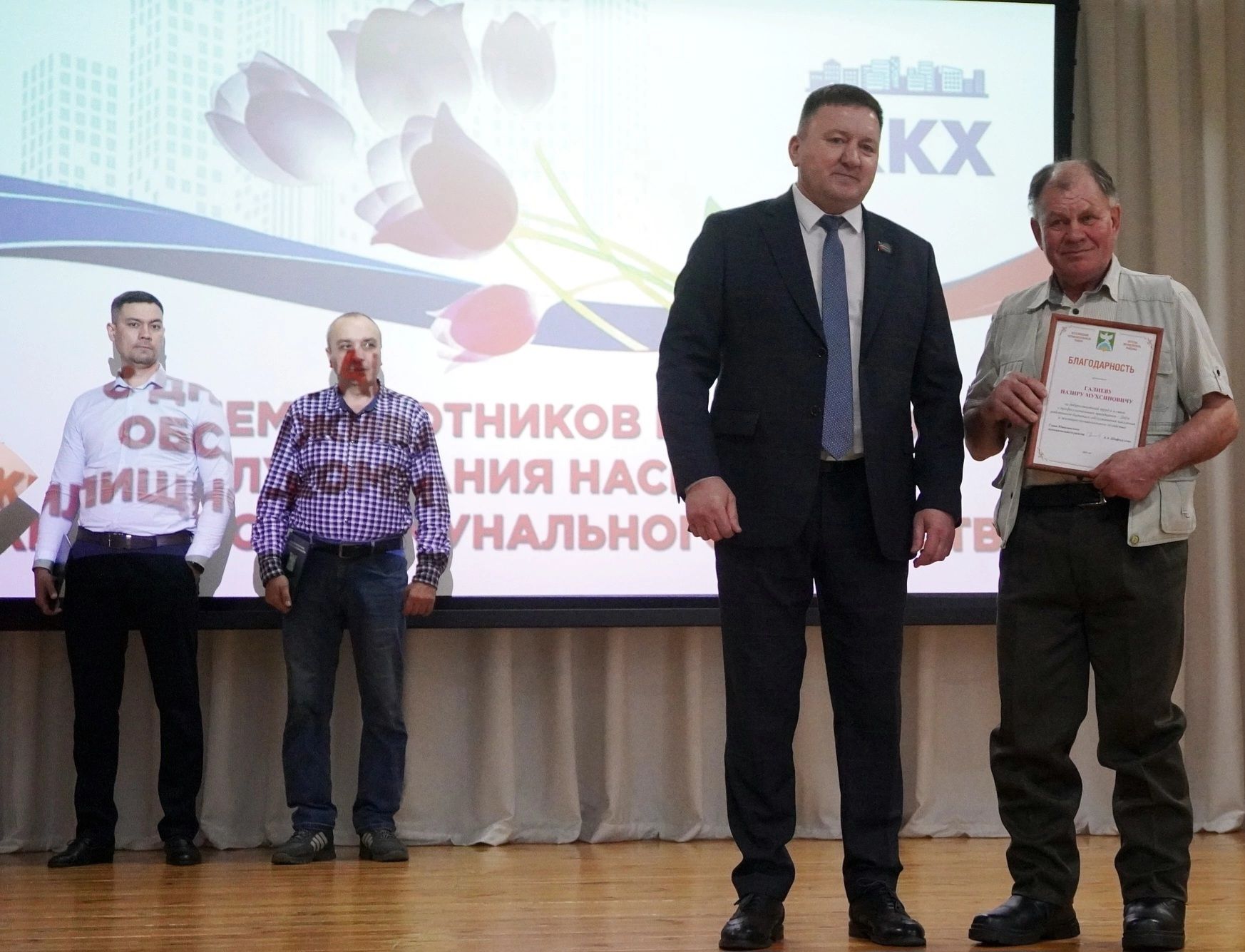Торжественное мероприятие в честь Дня работников бытового обслуживания населения и ЖКХ прошло в Уруссинской гимназии