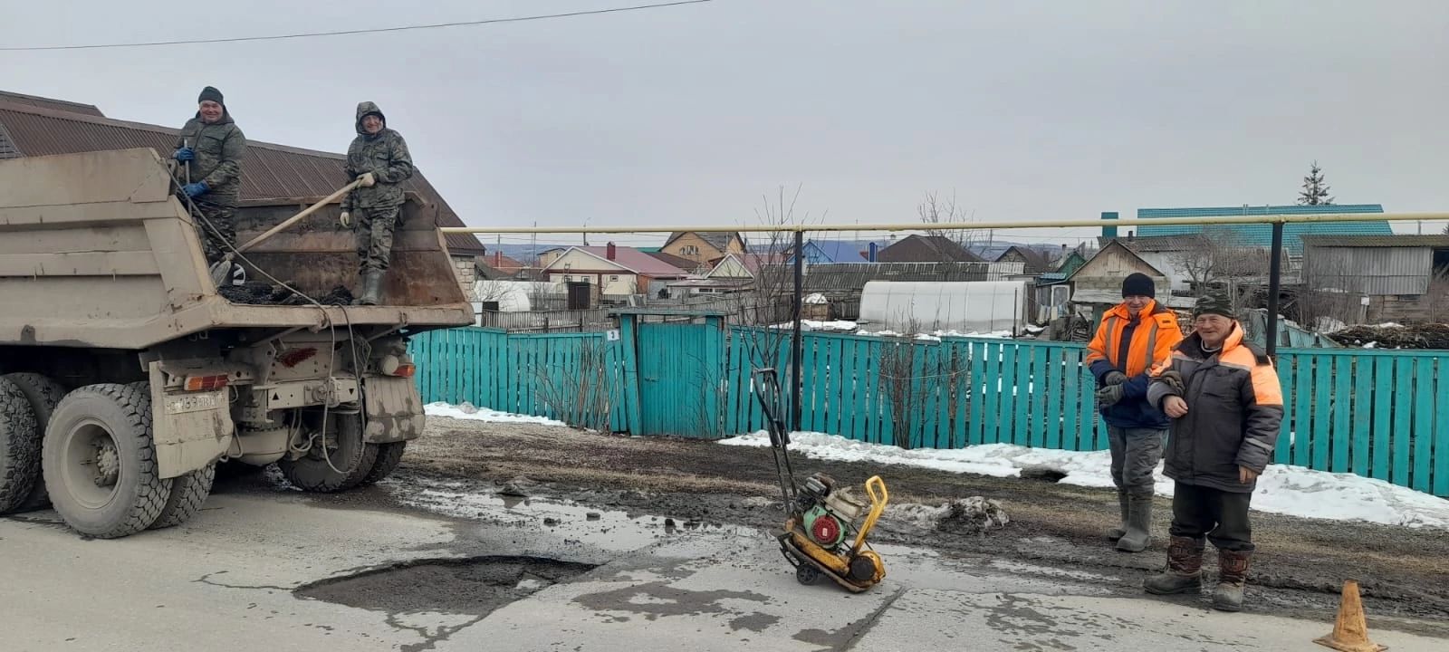 В Ютазинском районе продолжаются работы по ремонту дорожного покрытия