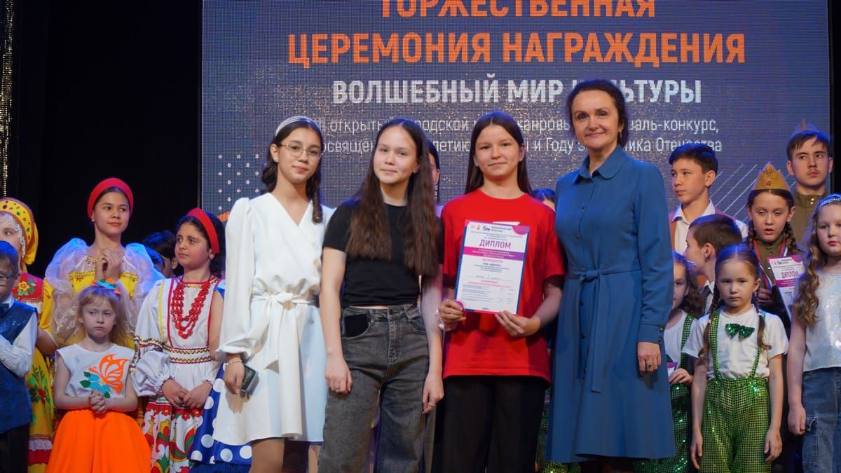 Гала-концерт фестиваля «Волшебный мир культуры» в Октябрьском: юные таланты покоряют сцену