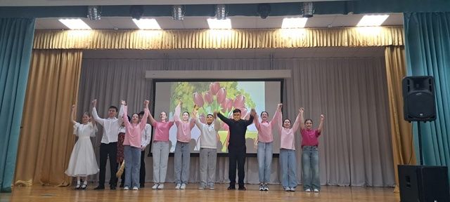 Праздничный концерт в честь 8 Марта: весеннее настроение в гимназии