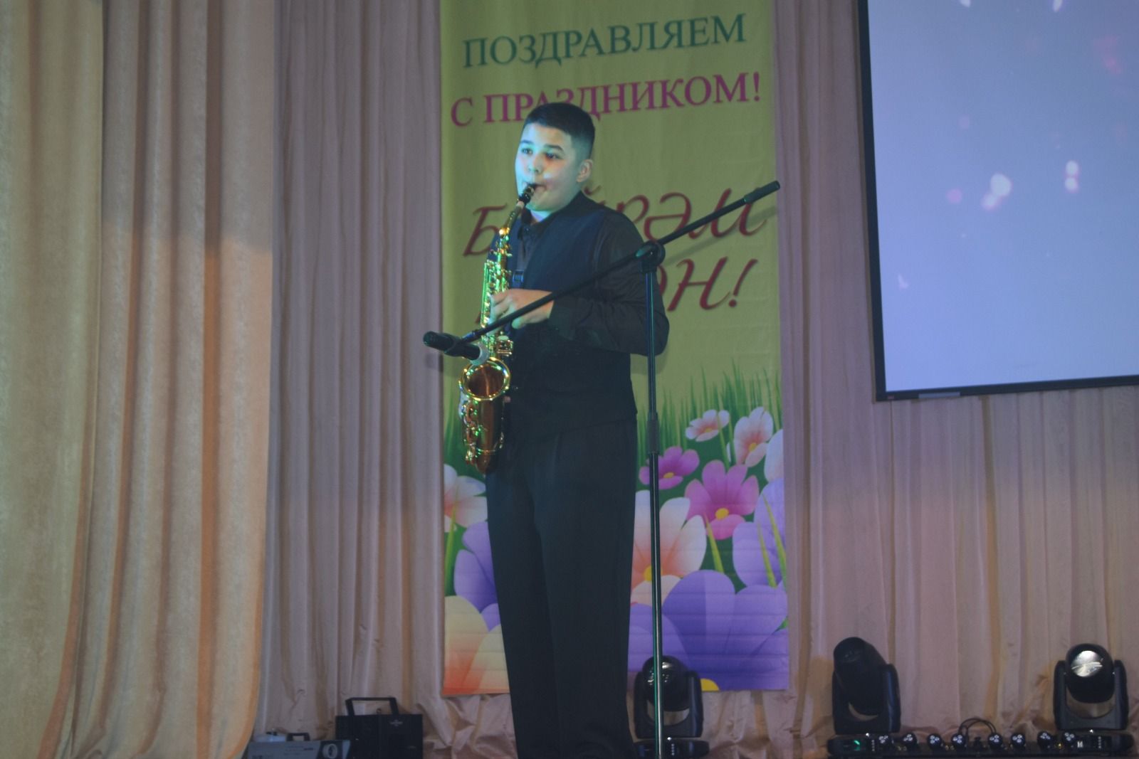Ютазинцы рукоплескали первому весеннему празднику