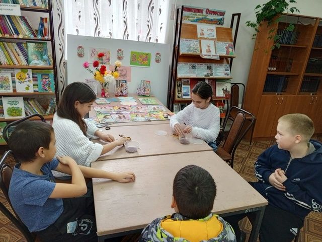 Литературная игра «А ну-ка, девочки!» в Дым-Тамакской сельской библиотеке