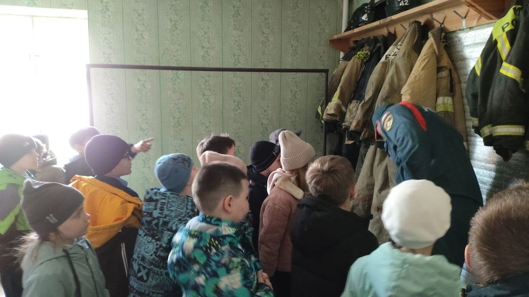 Юные исследователи безопасности: экскурсия в мир пожарных героев!