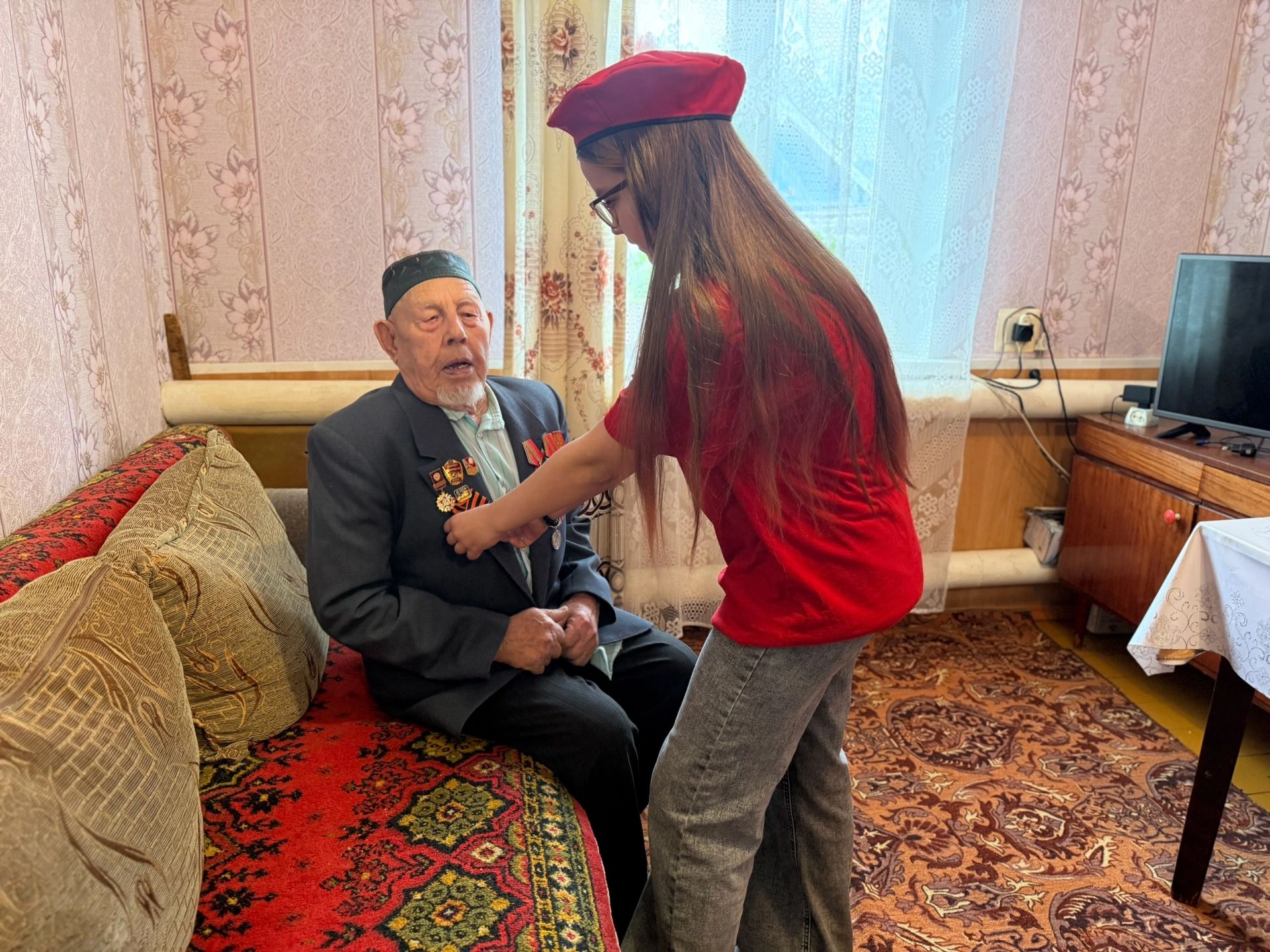 Активисты Уруссинской школы №2 присоединились к акции «Георгиевская лента»