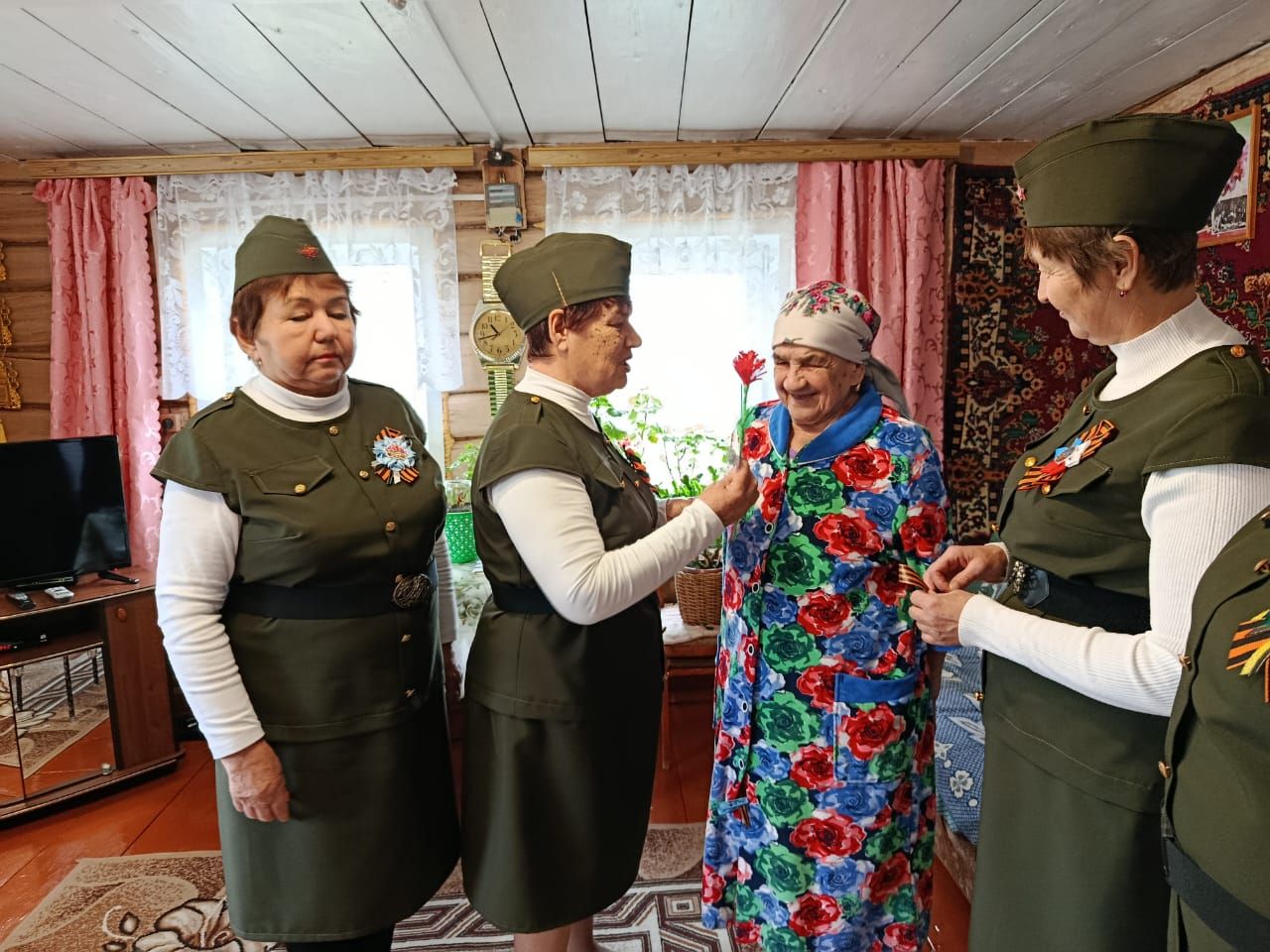 Дети войны: теплые слова и поздравления от активистов