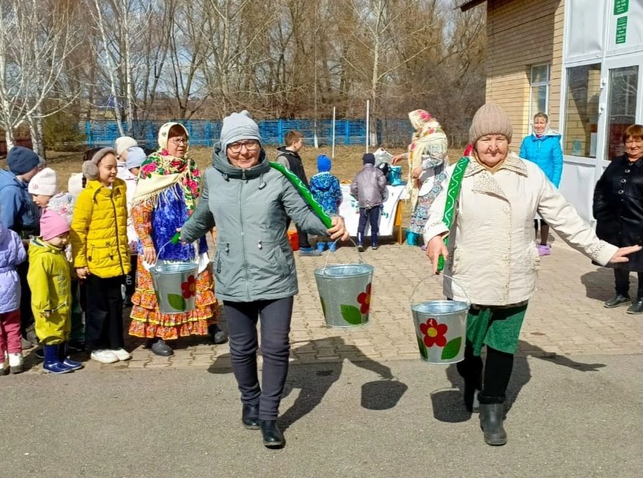 В селе Акбаш ярко отметили традиционный праздник «Карга боткасы»